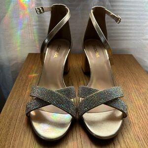 8/10 condition soda heels sz 9 in gold
